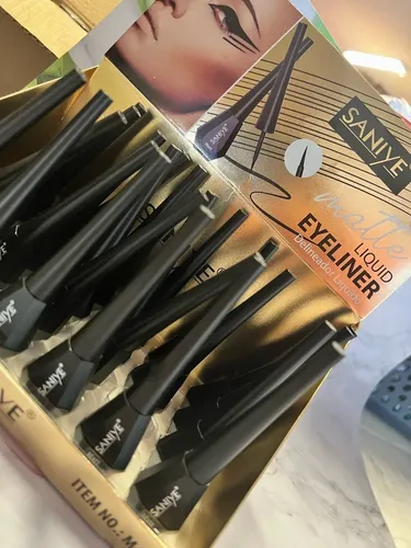 Delineador Liquido Matte Saniye Larga Duración Color Negro