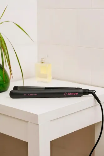 Planchita De Pelo Arrow Titanium Technology 230°c Temp Máx Color Negro