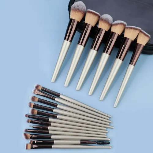 Set De 18 Brochas De Maquillaje Para Base Y Polvos