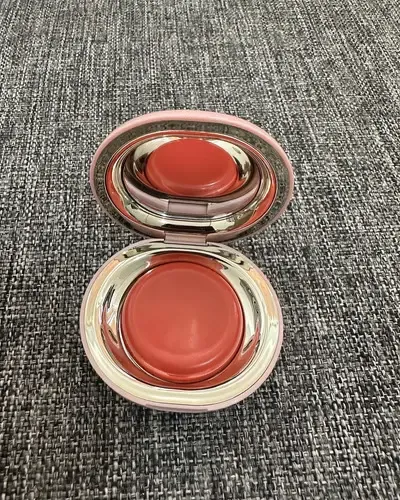 Rare Beauty Stay Vulnerable Melting Blush Tono Near Apricot