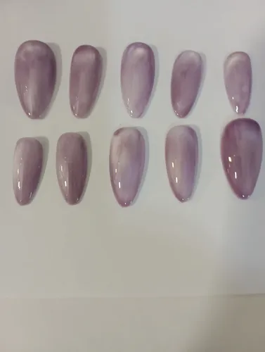 Uñas Press On Almendra Medio Ojo De Gato Lila