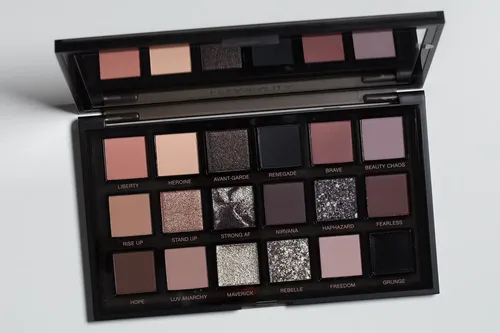 Paleta De Sombras Huda Beauty – Pretty Grunge – Multi