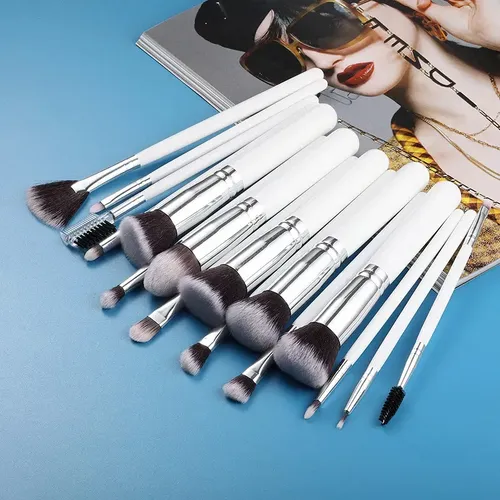 Kit 16 Brochas De Maquillaje, 5 Grandes Y 11 Pequeñas