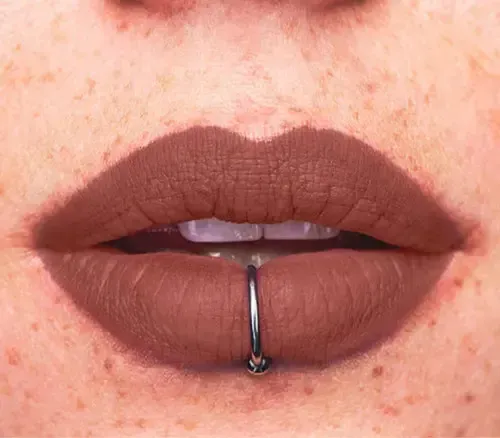 Avon Labial Ultra Matte Fps 15 3.6g Acabado Mate Color Marvelous Mocha