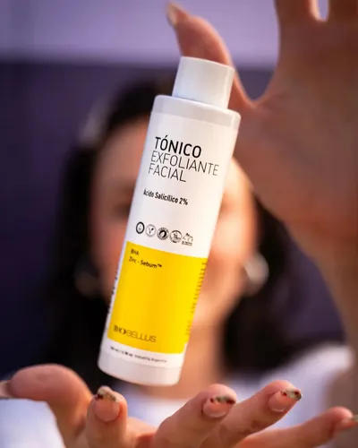 Tónico Exfoliante Facial Biobellus X 100 Ml Ácido Salicílico Pieles Grasas