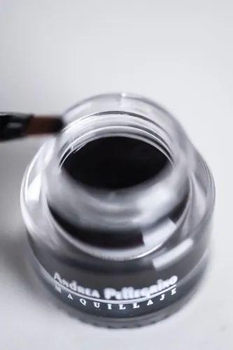 Delineador de ojos en gel Andrea Pellegrino Gel Eyeliner color negro