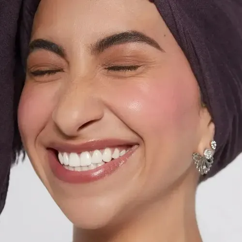 Rare Beauy Soft Pinch Blush tono happy
