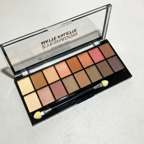 Paleta De Sombras 16 Tonos Satinados Y Matte