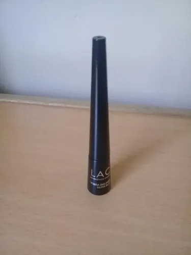 Delineador Líquido De Fibra Ultra Black Waterproof Laca