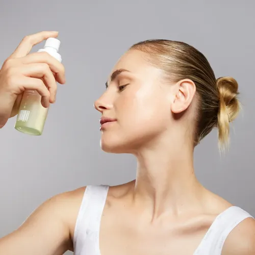 The Glow Factor Rosé Toner – Tónico Facial con Agua de Rosas y Hamamelis x 100ml