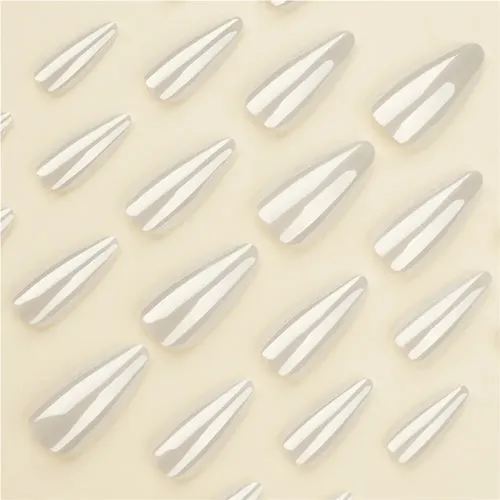 Uñas Minimalistas Recubiertas Y Ponibles