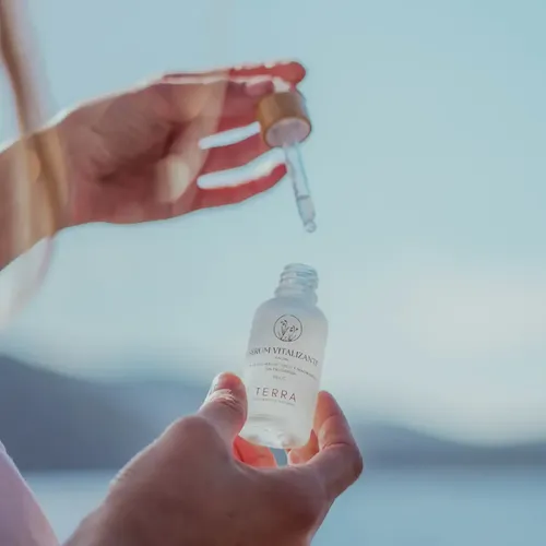 Serum Facial Vitalizante Con Niacinamida Y Ácido Hialurónico