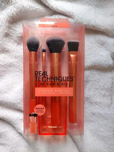 Brochas Real Techniques Flawless Base Set