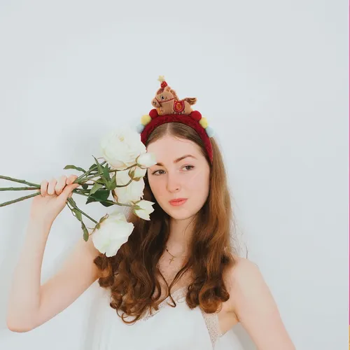 Diadema De Caballo De Peluche: Aro Para El Pelo De Año Nuevo 26.00×18.00×4.00cm