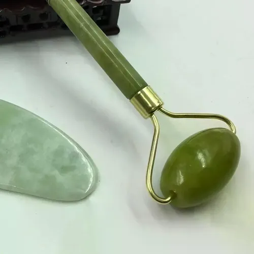 Jade Roller Tool For The Face, A
