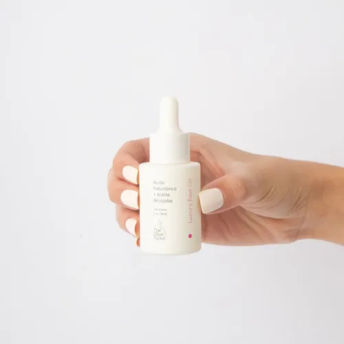 The Glow Factor Luxury Base Oil – Emulsión Facial Hidratante con Ácido Hialurónico x 30ml