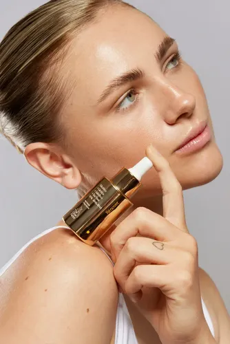 The Glow Factor Rénover – Sérum Exfoliante y Renovador con AHA, BHA y Tea Tree x 30ml