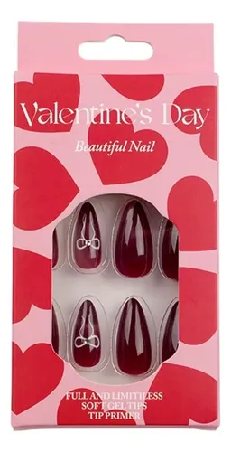 Uñas Decoradas Con Corazones Rojos Y Nude