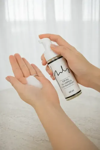 Espuma Limpiadora Facial Con Ácido Mandélico Jules