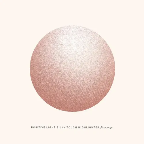 Rare Beauty. Highlighter. Mesmerize Tono Del Iluminador Rosa Gold