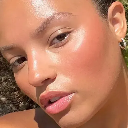 Rubor en Barra Rhode Pocket Blush On-the-Glow Tono Tan Line