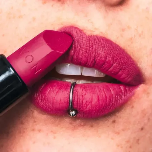 Lapiz Labial Ultra Matte Adoring Love True Color – Avon
