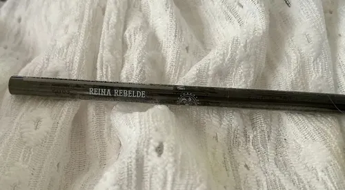 Delineador En Lapiz Gel De Larga Duración Reina Rebelde
