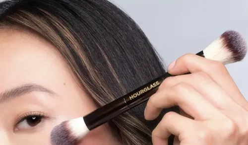Brocha De Maquillaje Hourglass, N17, Lighting Edit Brush