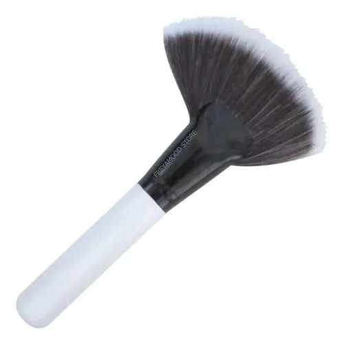 Brocha de Maquillaje Abanico Jessamy Para Iluminador y Contorno P4900