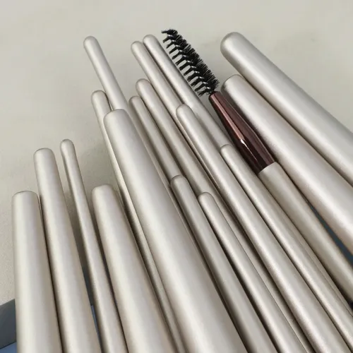 Set De 18 Brochas De Maquillaje Para Base Y Polvos