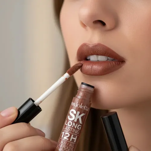 Labial Líquido Con Fijador 12 Horas Mate Silk Kiss Violetta Color Bendito Nude