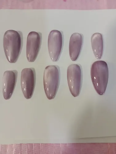 Uñas Press On Almendra Medio Ojo De Gato Lila