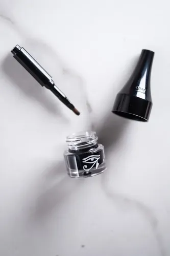 Delineador de ojos en gel Andrea Pellegrino Gel Eyeliner color negro