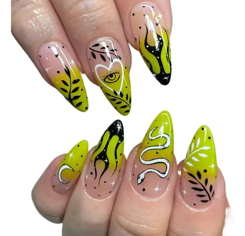 Dos Cajas De Uñas Postizas Con Elementos De La Selva