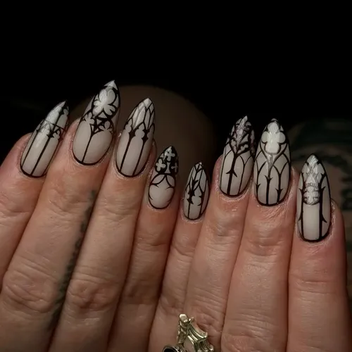 Impresionantes Uñas Postizas Fluorescentes De Halloween