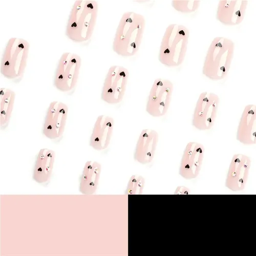 Uñas Decoradas Con Forma De Corazón En Color Nude
