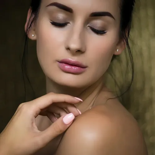 Bálsamo Labial Voluminizador Icono para Labios con Mentol y Manteca de Karité 12g