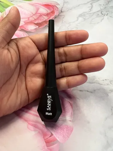Delineador Liquido Matte Saniye Larga Duración Color Negro