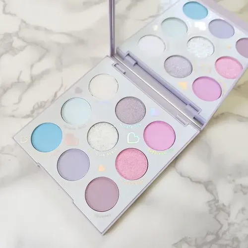 Paleta de sombras In a Trance de Colourpop 9 tonos