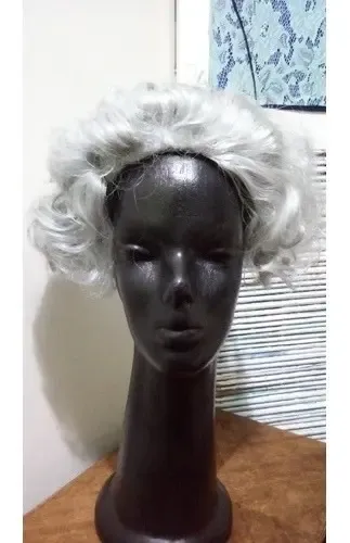 Peluca Gris Canas Y Rulos By La Parti Wigs!