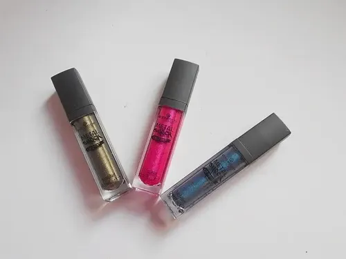 Essence Labial Metalico, Metal Shock Lip Paint Color Poison Ivy
