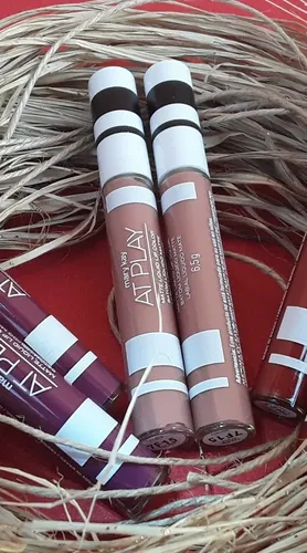 Labial Mary Kay Liquid Lipstick At Play color taupe that mate