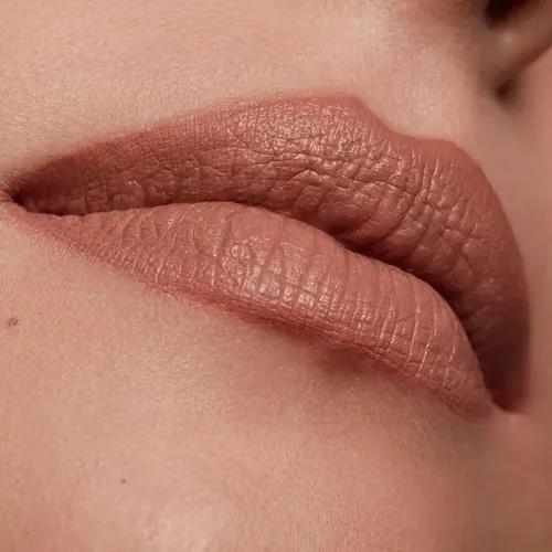 Crema labial sedosa Patrick Ta For She’s Confident, color rosa beige