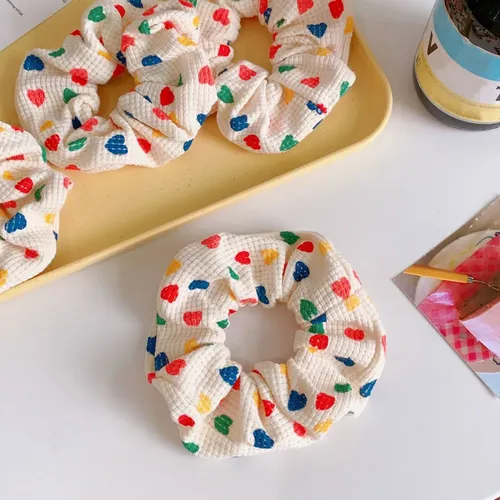 3 Elegantes Anillos Para El Pelo, Delicados Soportes Elástic Cream With Multicolor Hearts Estampada De Corazones