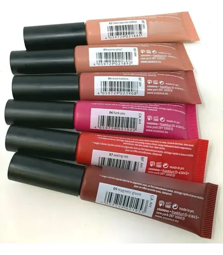 Essence Labial Liquido Matte Colour Boost Liquid Lipstick Color 02. I LOVE YOU ME NEITHER