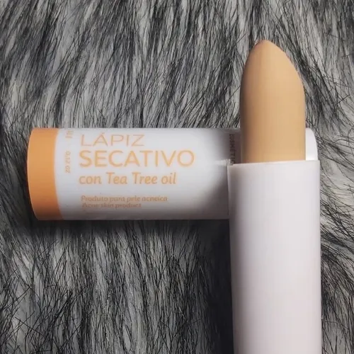 Lapiz Secativo De Acné Con Tea Tree Oil Con Color Laca