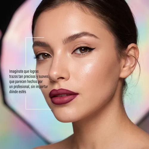 Maquillaje Kit Retráctil Labios Bordó Y Ojos Negro Maillet