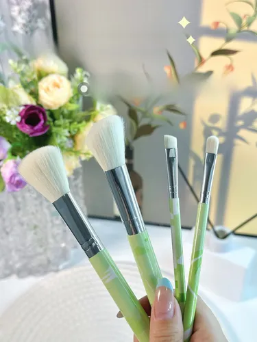 Set De 4 Pinceles De Maquillaje Miniatura Viaje Pelo Suave