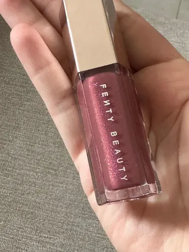 Brillo Labial Fenty Beauty Gloss Bomb en Tono Riri Hidratante