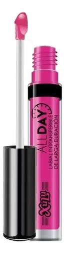 Labial Xúlu Cosméticos All Day color fucsia mate